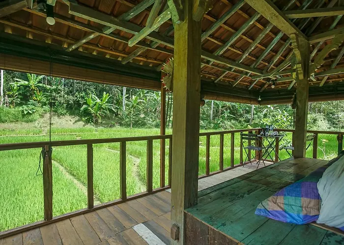 ホリデーパーク Tepi Sawah & Retreat