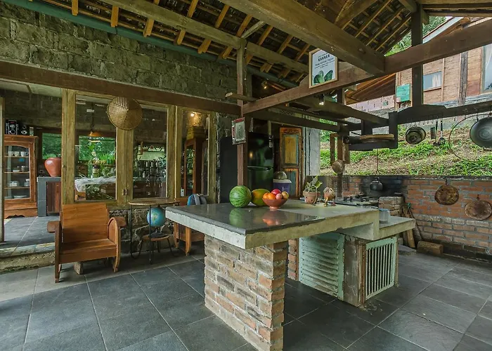 Tepi Sawah & Retreat ホリデーパーク ジャティルウィ