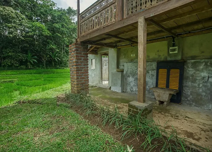 Tepi Sawah & Retreat 2* ジャティルウィ